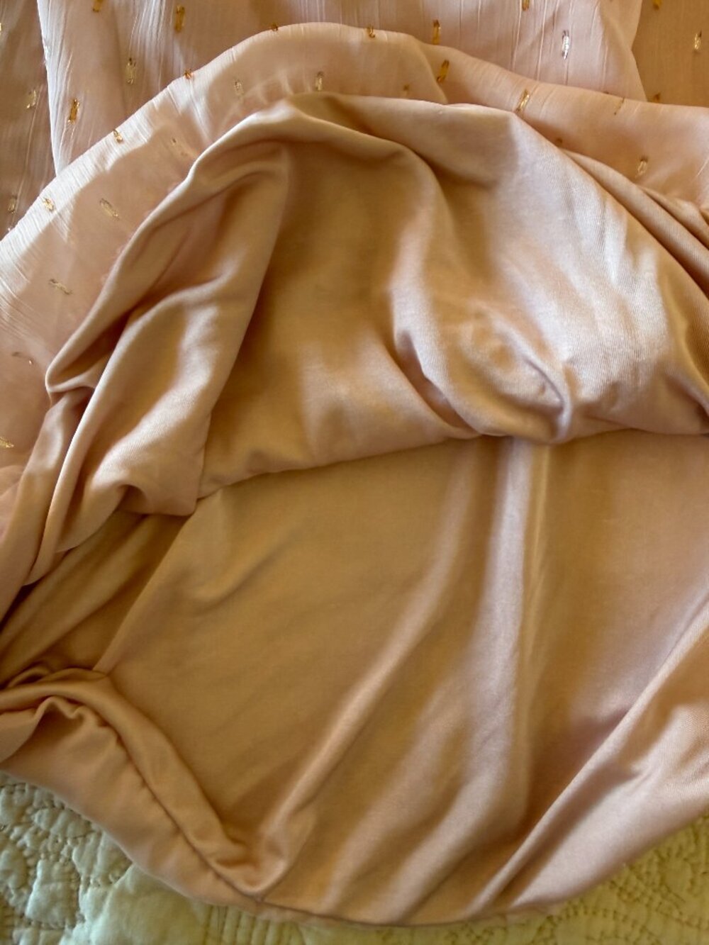 Sleeveless pink blouse featuring gold metallic clip dots, a pleated neckline. - Picture 3 of 7